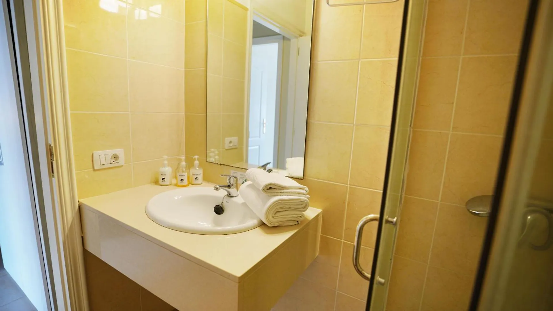 Coral Los Silos - Your Natural Accommodation Choice 0*,  Spain